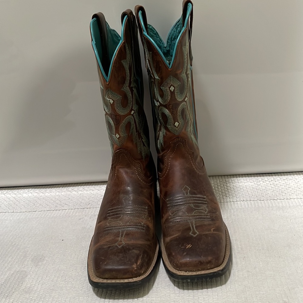 Size5 1/2 womensAriat boots. - Picture 3 of 4